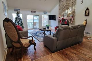 Luxurious Chalet over Margaritaville - Buford - 9
