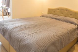 Central location and FREE parking - 7