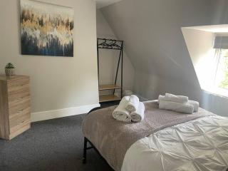 Oak House - 3bed Townhouse with free parking in the town centre by ShortStays4U - King's Lynn - 4