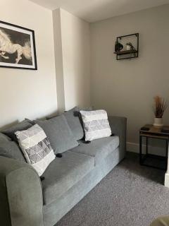 Oak House by ShortStays4U A Modern 3Bedroom Townhouse with free parking in town centre! - 9