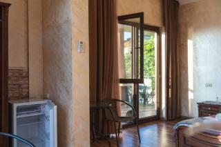 Batumi Homestay at Tamar Mephe Avenue - Makhinjauri - 1