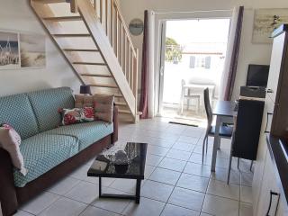 Appartement cosy à 100m de la plage avec mezzanine, terrasse et parking privatif - FR-1-194-263 - La Tranche-sur-Mer - 0