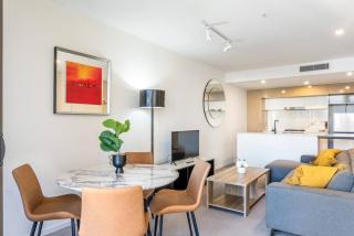 South Bank Central 1 bedroom apartment with Parking - 5