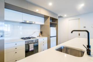 South Bank Central 1 bedroom apartment with Parking - 2
