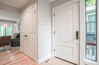 Sunlit contemporary Bellevue Home w a Lush Garden - 5