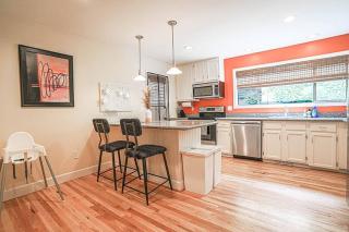 Sunlit contemporary Bellevue Home w a Lush Garden - 2