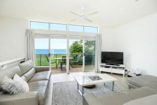 Wonderful Central Location Sea Views - Victor Harbor - 6