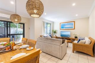 2 11a Christmas Bush Avenue - fantastic pet friendly townhouse close to Dutchies Beach with Wi-Fi and Air Con - Nelson Bay - 0