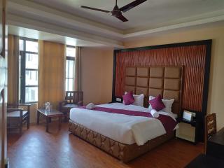 Fair Mount, Airport Road, Humhama Srinagar - Srinagar - 6