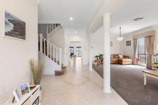 14 Excelsior Pde - BYO Linen - Pets Negotiable - Waterviews - 8