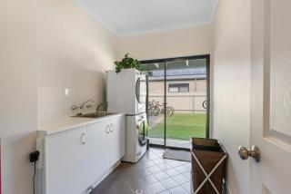 14 Excelsior Pde - BYO Linen - Pets Negotiable - Waterviews - Hindmarsh Island - 3