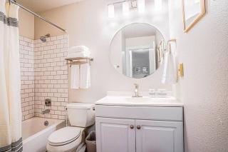 Modern Microsoft Redmond Campus Condo with Balcony - 6