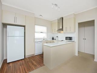 16 Chapman Rd - BYO Linen - Pets Negotiable - Wi-Fi - 2