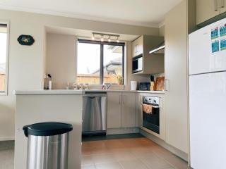 Walking distance to Rototuna Shopping Centre - Hamilton - 9