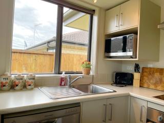 Walking distance to Rototuna Shopping Centre - Hamilton - 8