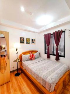 Retreat to a Stylish Flat w/ Balcony + Garden View - Liloan - 1