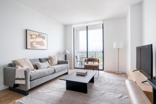 Coral Gables 1br w pool wd nr shops airport MIA-74 - 0