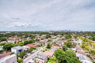 Coral Gables 1br w pool wd nr shops airport MIA-74 - 5