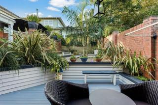 Flora and Fauna Unit with garden and deck - 0