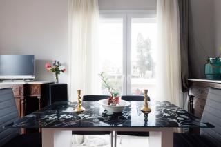 Best Located RUBY Luxury Escape - 8