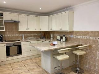 Spacious 1 bed bungalow located on a Gower Sheep Farm - 1