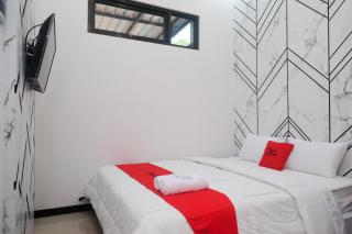 RedDoorz at Tasneem Puspowarno Semarang - 8