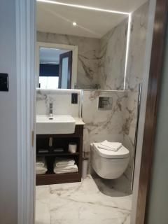 The Tudor Hotel - Harrow - 3