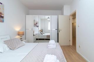 Beachfront Apartment with parking - 2