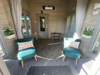 Daisy Cabin - 2