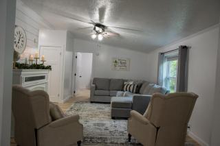 Maple Retreat with Big Pool - Dundee - 7