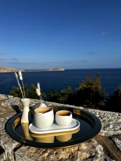 Cozy Cliff Tower w/ Breathtaking Sea Views - Áyios Yeóryios - 9