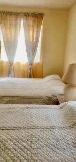 Studio or One bedroom West Coast Rentals by On Point Property - Saint James - 3
