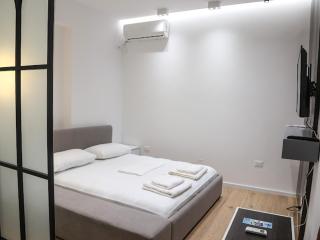 Central Apartment - Tirana - 8