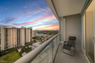 Luxury Well stocked SE Corner 2BR W Fort Lauderdale w Great Ocean Views - Fort Lauderdale - 7