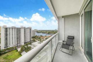 Luxury Well stocked SE Corner 2BR W Fort Lauderdale w Great Ocean Views - Fort Lauderdale - 4