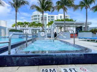 Luxury Well stocked SE Corner 2BR W Fort Lauderdale w Great Ocean Views - Fort Lauderdale - 1
