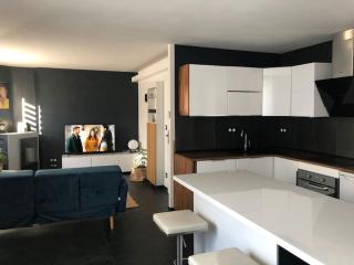 Appartement standing 2 personnes tout équipé terrasse, stationnement facile et gratuit dans quartier des arènes - 1