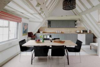 Characterful apartment in the heart of Petworth - 1