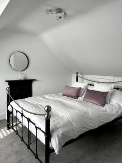 Contemporary 3-Bedroom Home with Stunning Views - Looe - 4