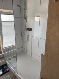 Schönes einfaches zentrales Zimmer über den Dächern der Stadt - 2