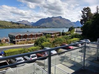 Remarkable Lakeview Two Bedroom Apartment - Queenstown - 0