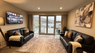 Remarkable Lakeview Two Bedroom Apartment - 4