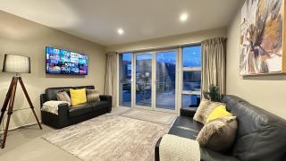 Remarkable Lakeview Two Bedroom Apartment - Queenstown - 3