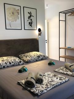Omis - private Ensuite room with balcony - hotel style - 2