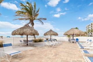 John’s Pass Views Spacious 2BD Condo - 7