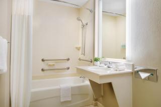 SpringHill Suites Manchester-Boston Regional Airport - Manchester - 4