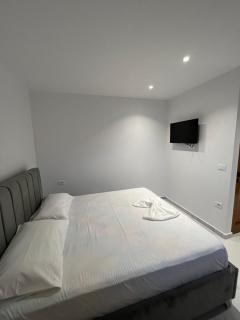 Delars Apartaments - Sarandë - 1