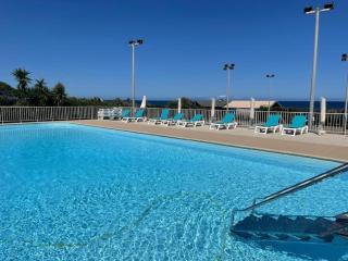 A 5 mn à pied de la mer, piscine ,tennis, paillote - 0