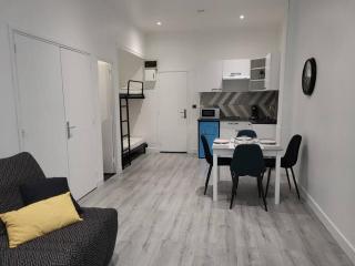 Grand studio refait à neuf centre-ville - La Bourboule - 6