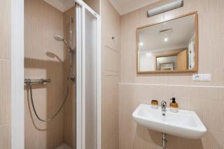 Apartment w/ free garage parking - 2